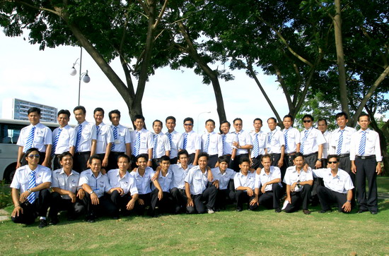 Fin Travel driver team